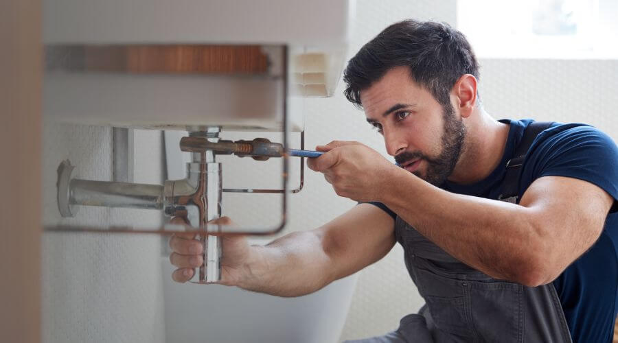 Expert burst pipe repair services in Fontanet, IN